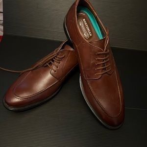 Nice pair of Bostonian Commonwealtb Dress Shoes
